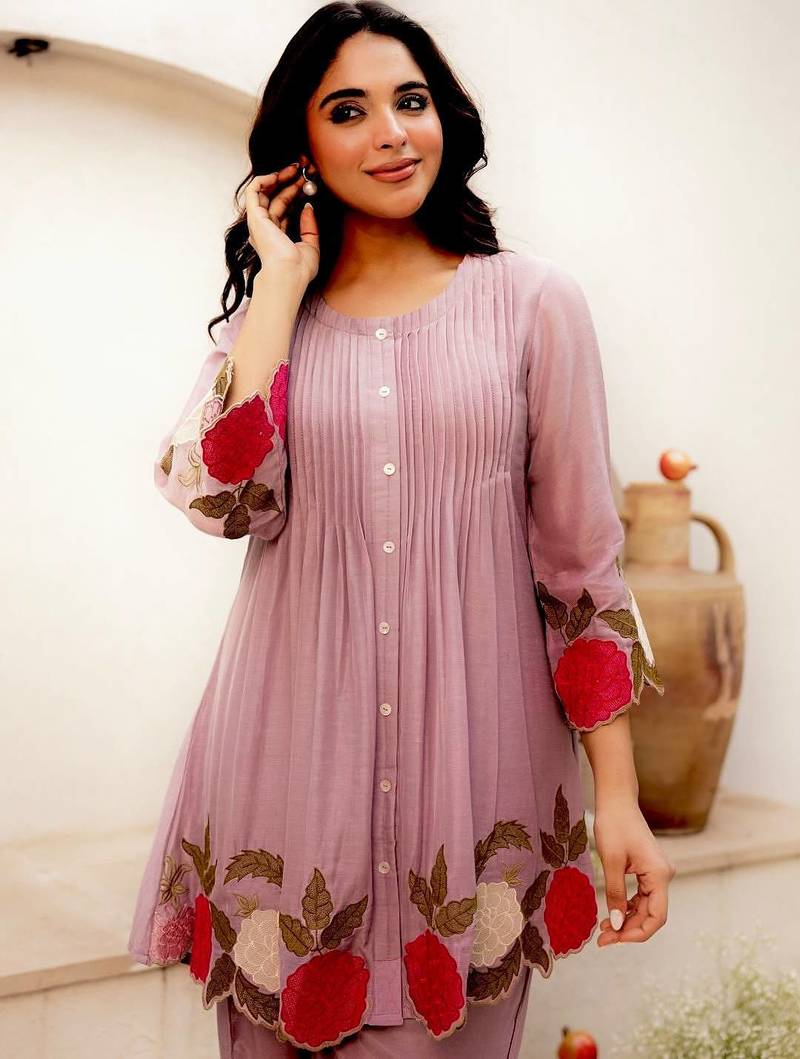 Trendy pink floral cutwork hem tunic top with trouser