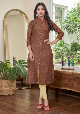 Maroon cotton blend geometric printed kurta for women 1