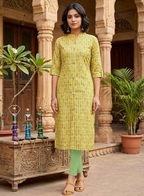 Yellow cotton blend geometric printed kurta for women 1