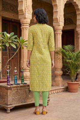 Yellow cotton blend geometric printed kurta for women 3