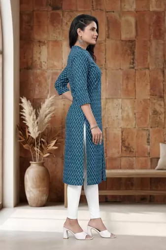 Blue cotton blend geometric printed kurta for women