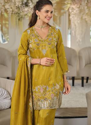 Mustard yellow shimmer tissue silk blend embroidered kurta set with dupatta 4
