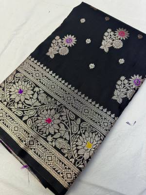 Black soft silk blend saree with zari weaving meenakari design 3