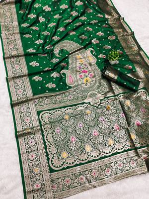 Green soft silk blend saree with zari weaving meenakari design 2