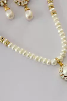 Real Pearls Single String Pearls Set