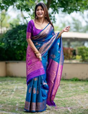 Floral Zari Banarasi Saree 2