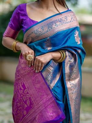 Floral Zari Banarasi Saree 4