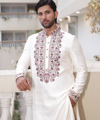 Ivory embroidered festive kurta with placket and hem detailing for men 2
