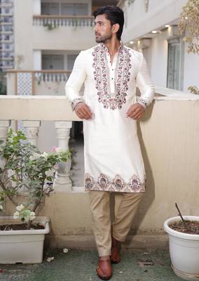 Ivory embroidered festive kurta with placket and hem detailing for men 5