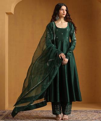 Emerald green embroidered chanderi anarkali set 1
