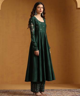 Emerald green embroidered chanderi anarkali set 3