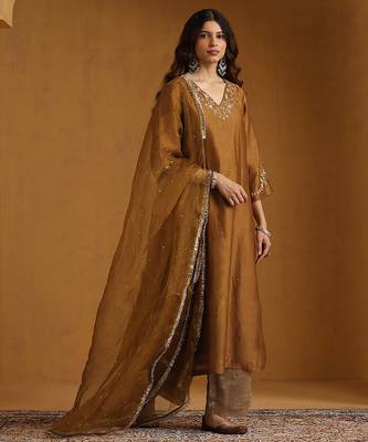 Antique gold embroidered chanderi long kurti set 2