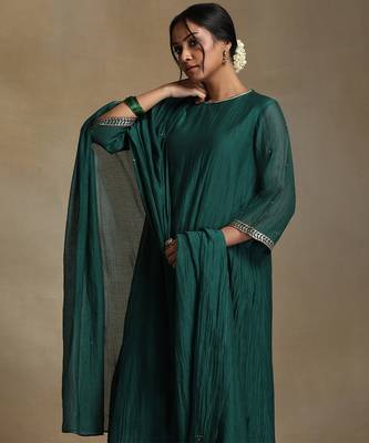 Emerald green embroidered chanderi long kurti set 4