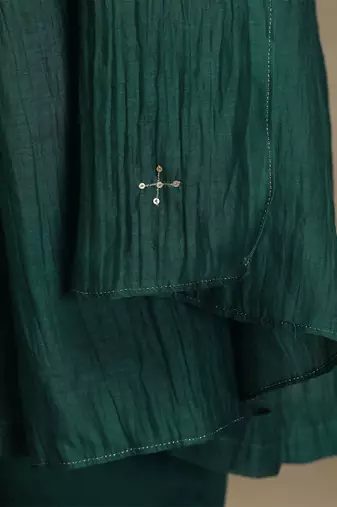 Emerald green embroidered chanderi long kurti set