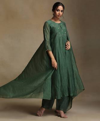 Bottle green embroidered chanderi long kurti set 2