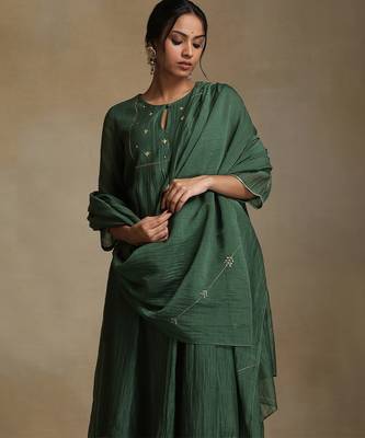 Bottle green embroidered chanderi long kurti set 4