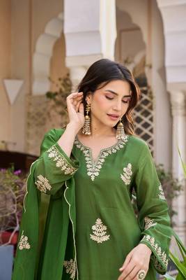 Green viscose chanderi embroidery work heavy wedding attire 3