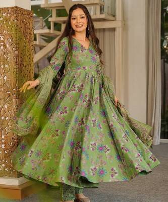 Green muslin digital printed readymade suit for fancy trendy looks 3
