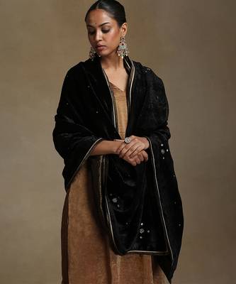 Black hand embroidered velvet doshala 3