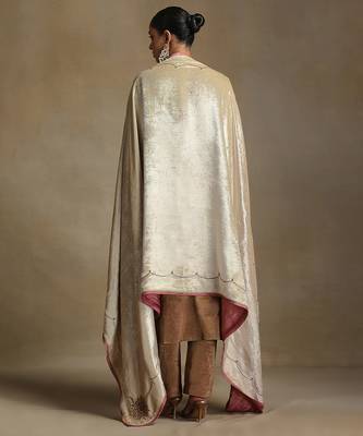 Off white hand embroidered velvet doshala 3