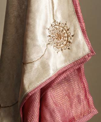 Off white hand embroidered velvet doshala 4