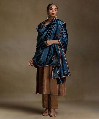 Teal blue hand embroidered velvet doshala 2