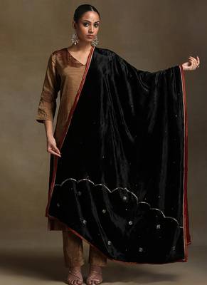 Black hand embroidered velvet doshala 3