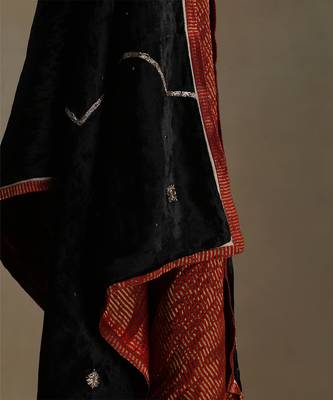Black hand embroidered velvet doshala 4