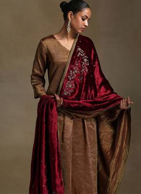 Red hand embroidered velvet doshala 3