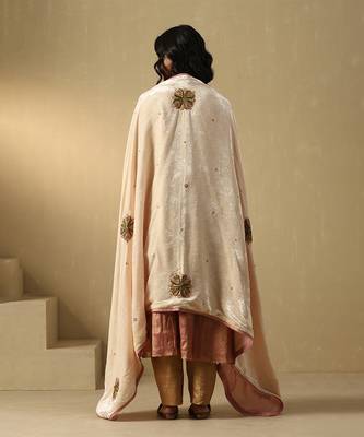 Off white hand embroidered zardozi velvet doshala 2