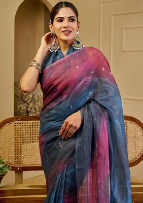 Blue cotton blend geometric print saree with blouse 4