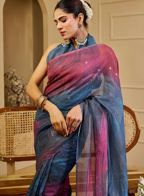 Blue cotton blend geometric print saree with blouse 5