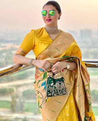 Polka Dots Woven Design Zari Silk Blend Paithani Saree 4