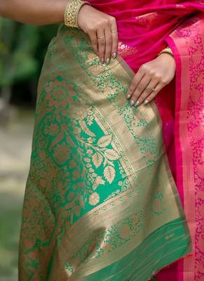 Floral Zari Silk Banarasi Saree 4