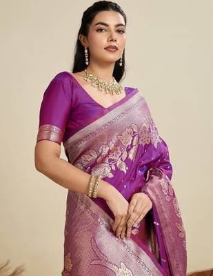 Zari Woven Butti Banarasi Silk Saree with Big Flower Border and Detail Work 5