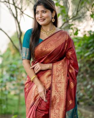 Floral Woven Design Zari Banarasi Saree 2