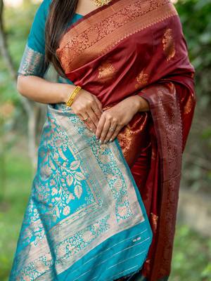 Floral Woven Design Zari Banarasi Saree 4