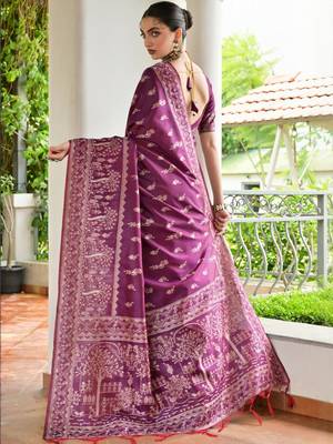 Woven Design Zari Banarasi Saree 3