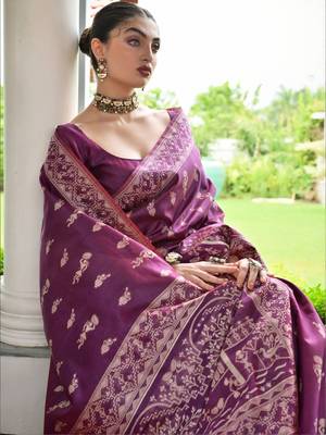 Woven Design Zari Banarasi Saree 4