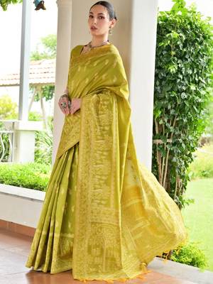 Woven Design Zari Banarasi Saree 2
