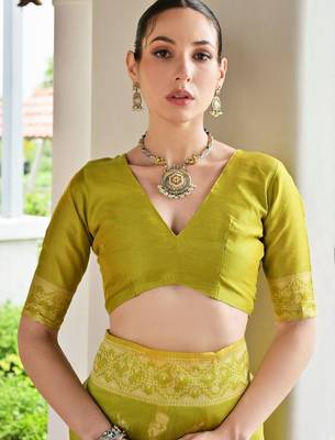 Woven Design Zari Banarasi Saree 6