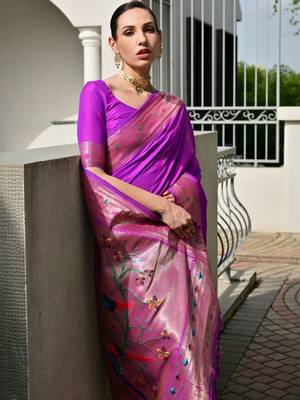 Woven Design Zari Banarasi Saree 5