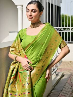 Woven Design Zari Paithani Saree with Blouse 2
