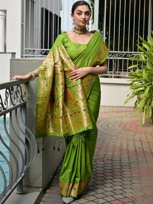 Woven Design Zari Paithani Saree with Blouse 3