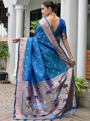 Woven Design Zari Banarasi Saree 3