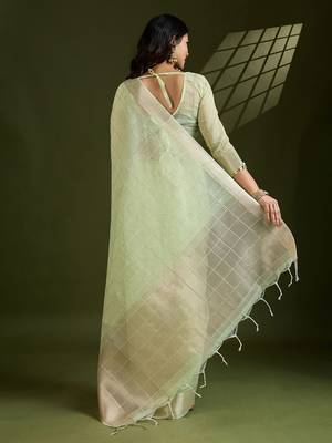 All Over Checks Zari Woven Soft Silk Saree with Zari Details 3