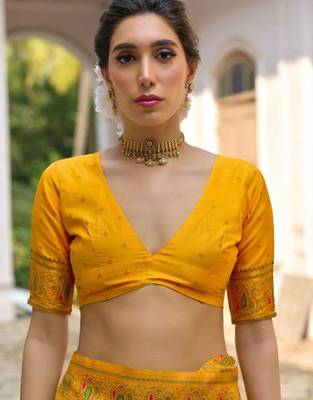 Floral Zari Pashmina Banarasi Saree 5