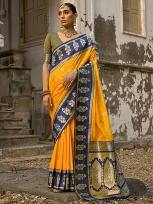 Ethinic Moftis Floral Woven Design Zari Border Kanchi Silk Saree 1
