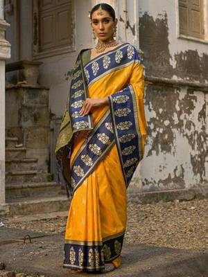 Ethinic Moftis Floral Woven Design Zari Border Kanchi Silk Saree 3