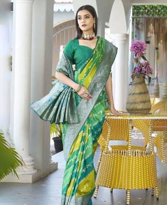 Leheriya Woven Design Zari Border Banarasi Silk Saree 4